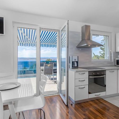 Amazing apartment in Dramalj with 2 Bedrooms&WiFi Buitenkant foto