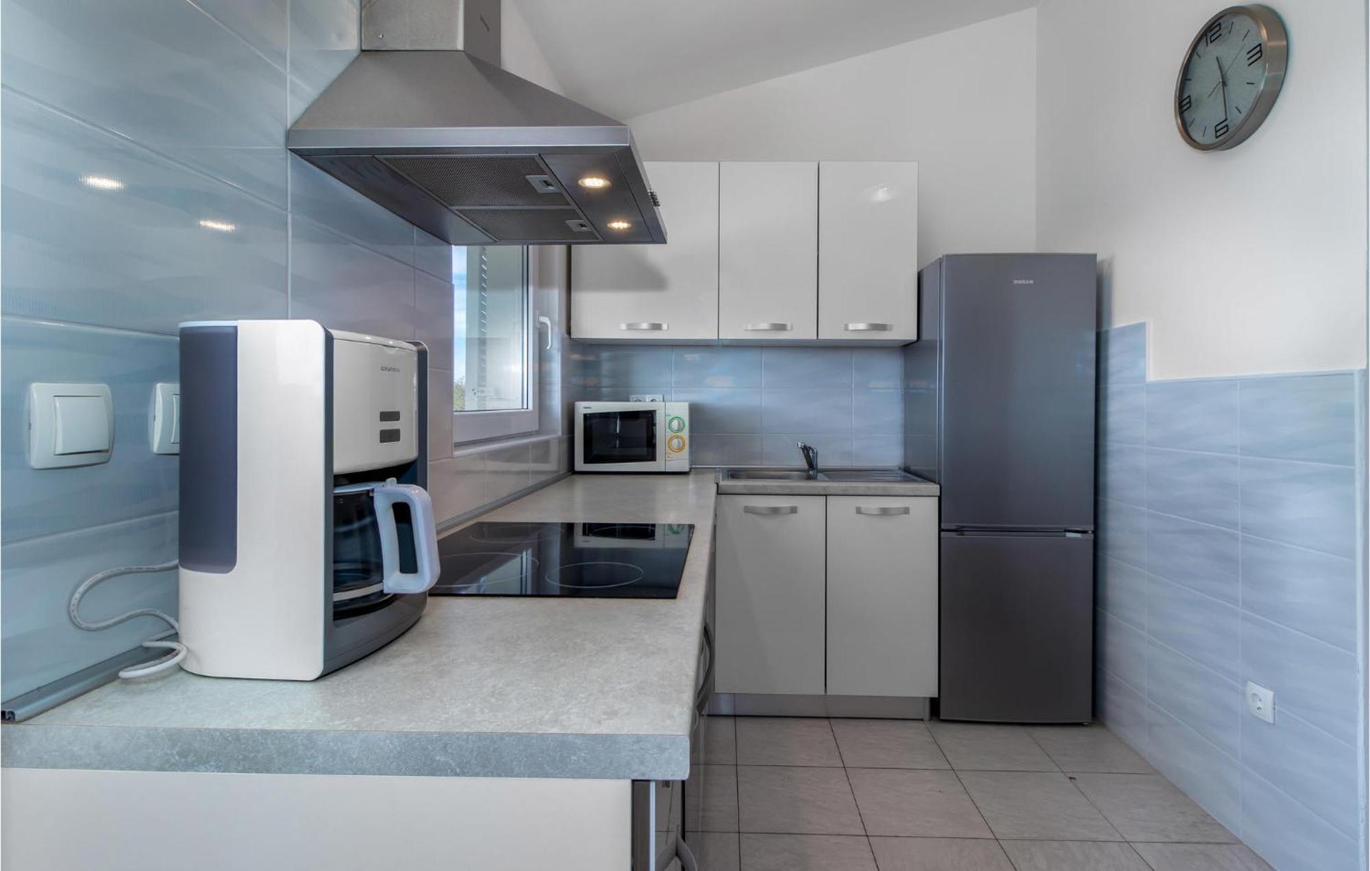 Amazing apartment in Dramalj with 2 Bedrooms&WiFi Buitenkant foto