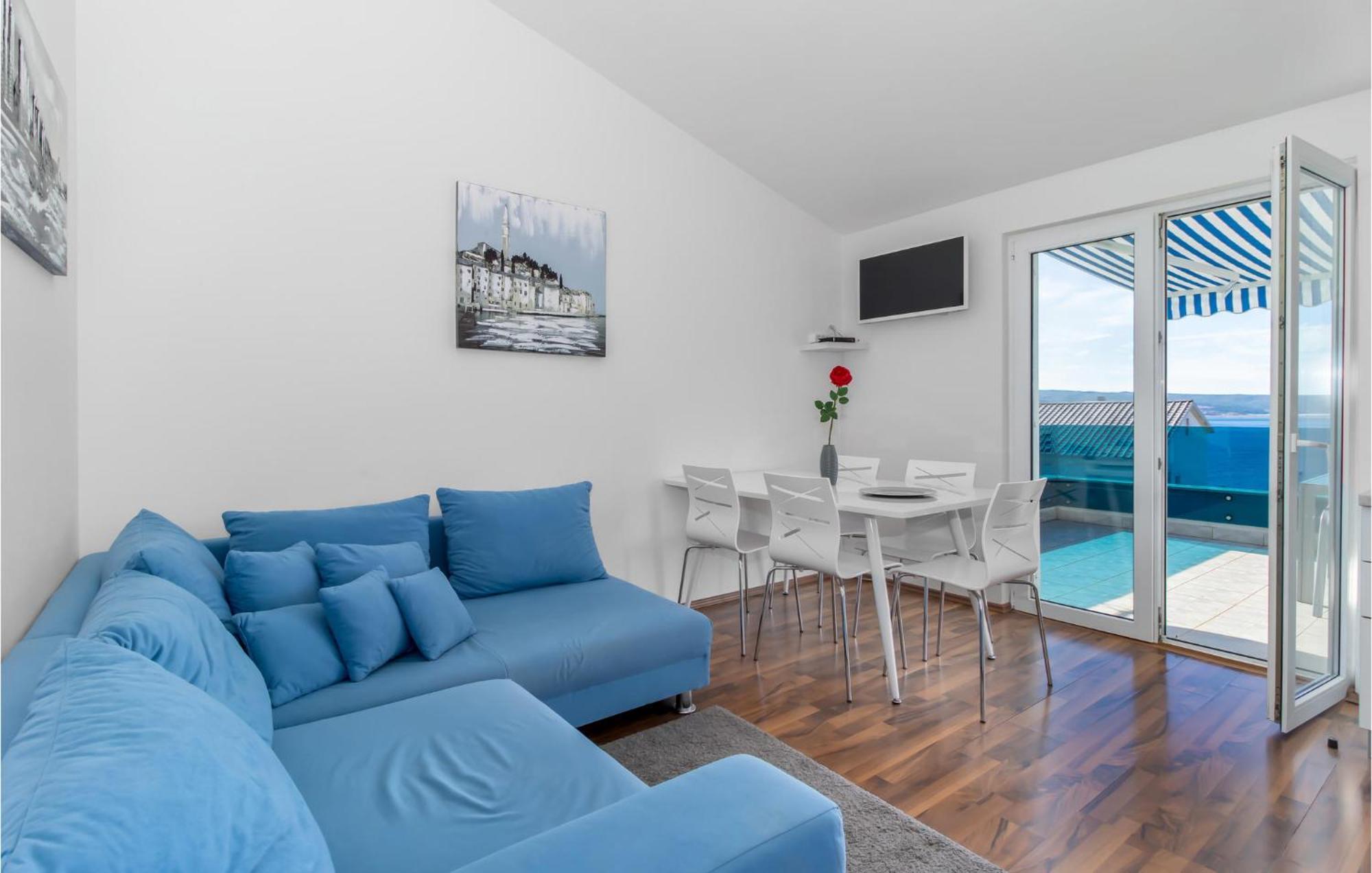 Amazing apartment in Dramalj with 2 Bedrooms&WiFi Buitenkant foto