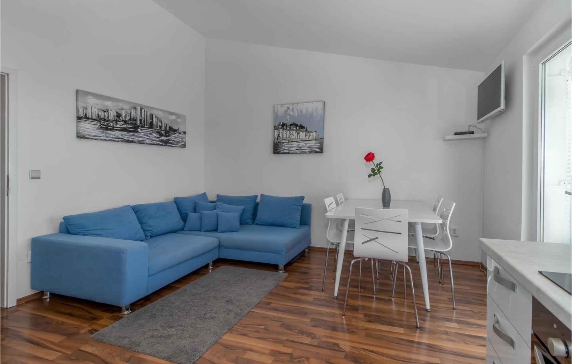Amazing apartment in Dramalj with 2 Bedrooms&WiFi Buitenkant foto